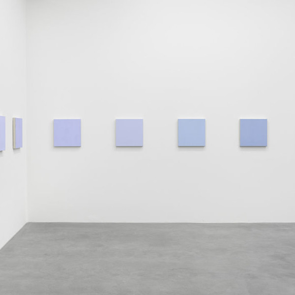 Marcia Hafif, Scumble Blue, 10-teilig, 2009, Foto Bernhard Strauss Marcia Hafif, Scumble Blue, 10-teilig, 2009, Foto Bernhard Strauss