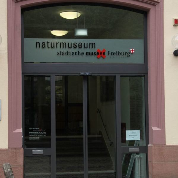 Eingang zum Naturmuseum  Eingang zum Naturmuseum